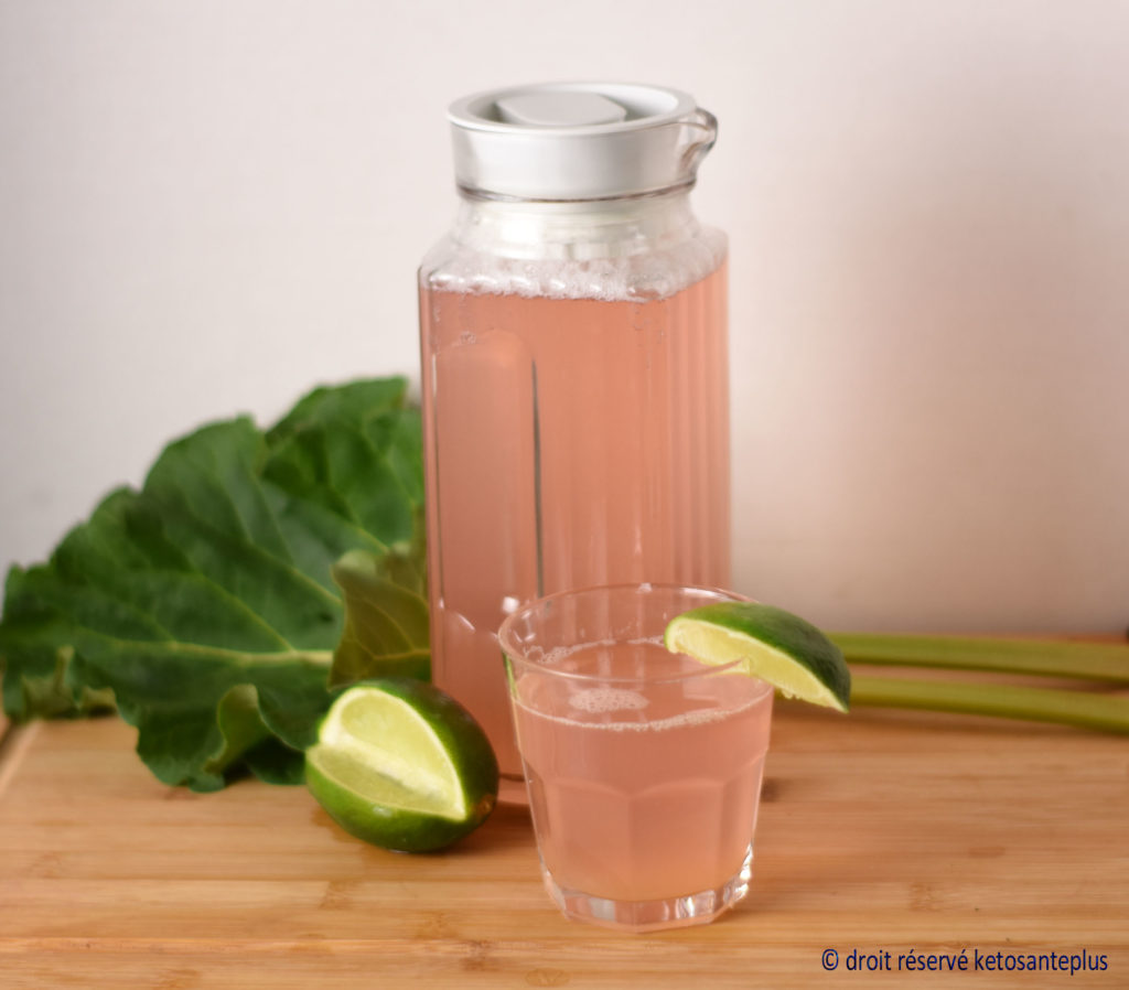 Limonade à la rhubarbe keto